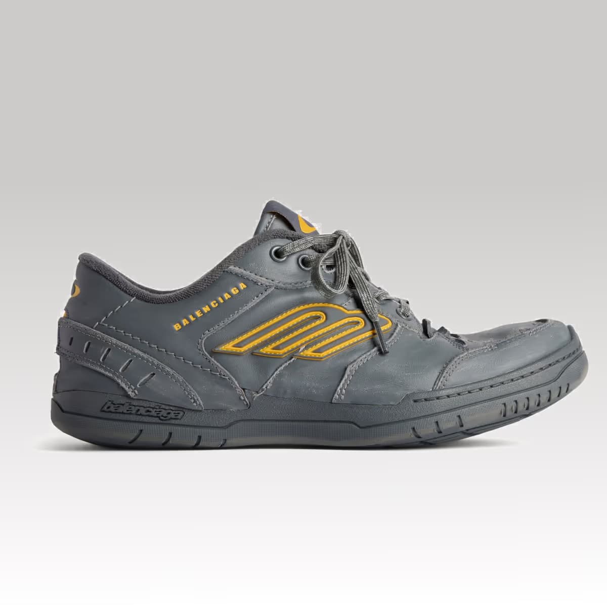 Balenciaga Hamptons Medium Worn-out Sneaker in Gray_00000